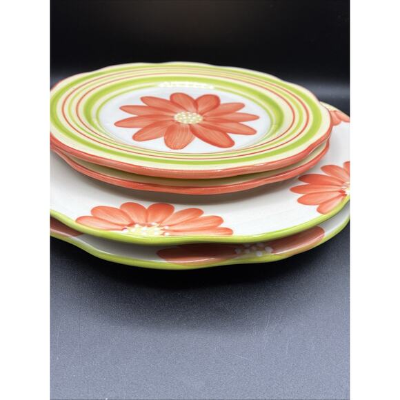 Harry & David Decorative Flower Plates 2-Dinner & 2-Salad Hand Painted Portugal - Picture 7 of 8